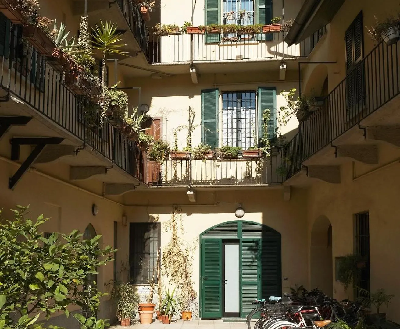 Comecasa Bright Terraced Apartment In Porta Romana Vicino Clinica Mangiagalli Milan