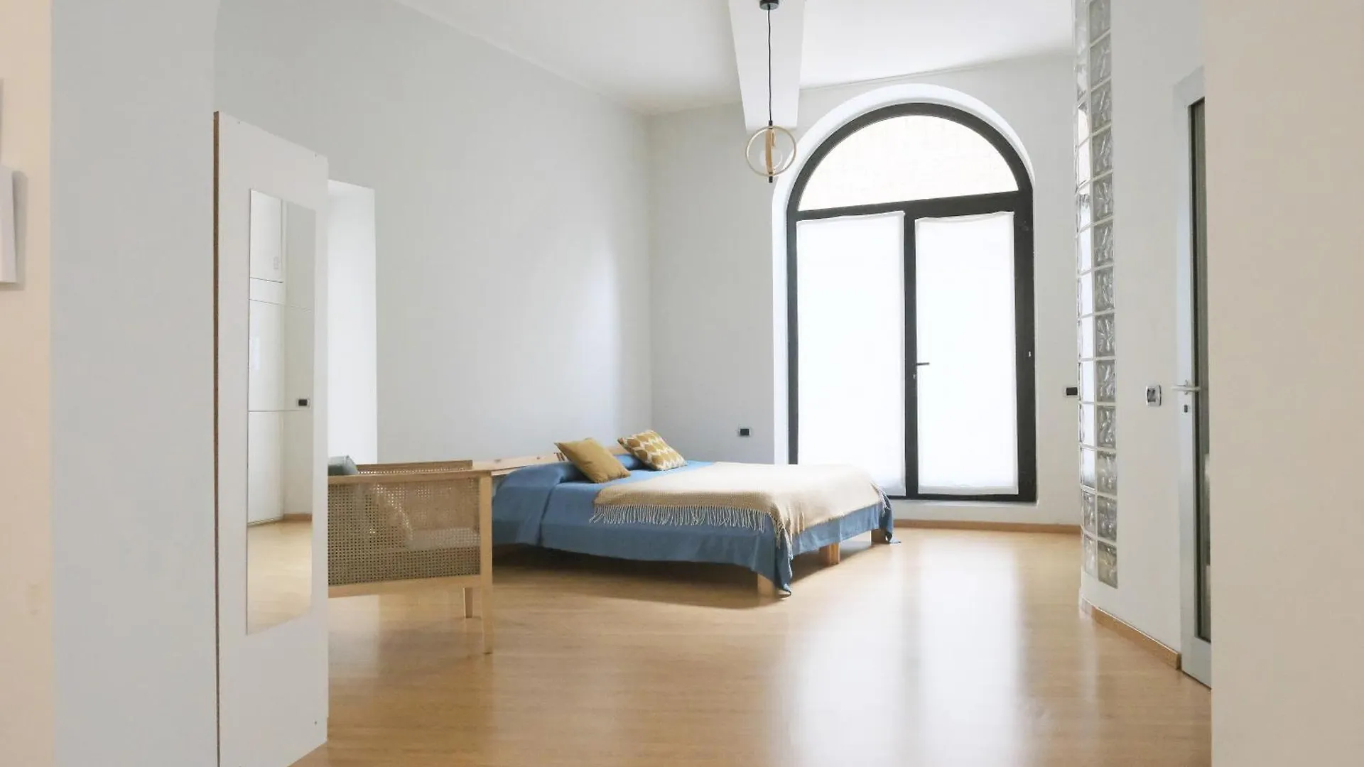 Comecasa Bright Terraced Apartment In Porta Romana Vicino Clinica Mangiagalli Milan