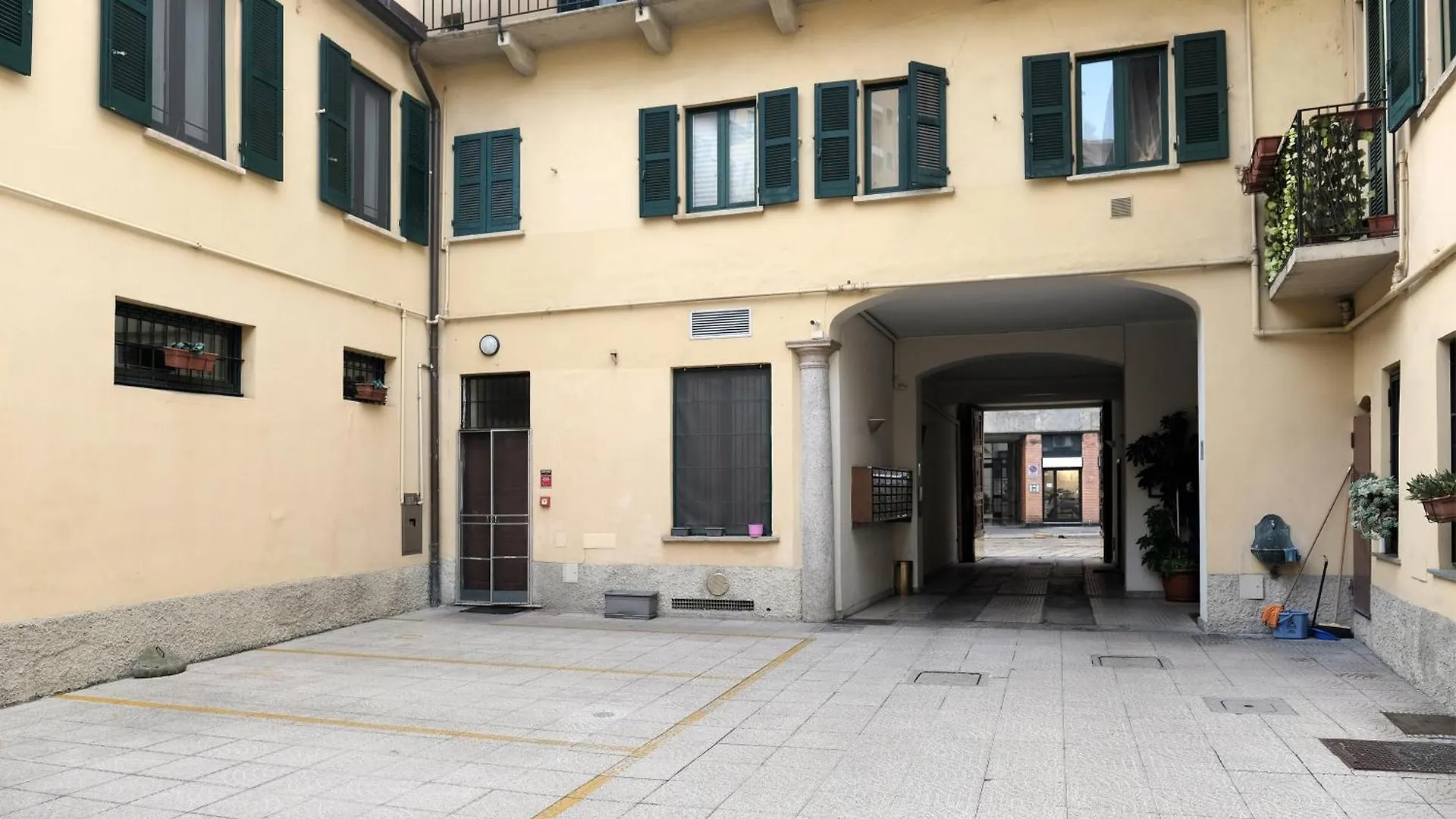 Comecasa Bright Terraced Apartment In Porta Romana Vicino Clinica Mangiagalli Milan