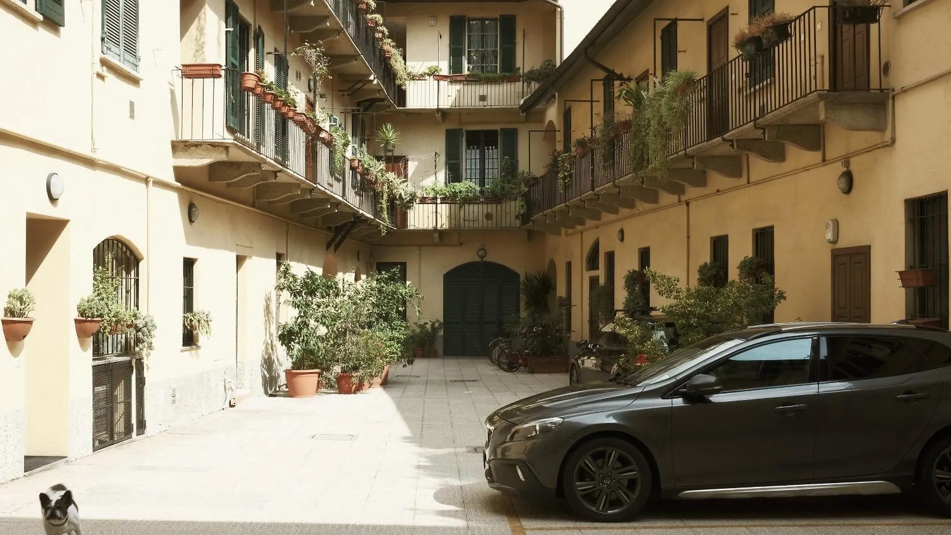 Comecasa Bright Terraced Apartment In Porta Romana Vicino Clinica Mangiagalli Milan 0*,  Italy